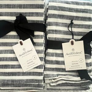 Hearth and Hand cloth napkins. NWT 🎯